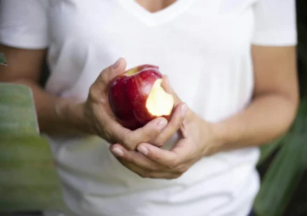Alimentation intuitive : manger selon ses signaux intérieurs pour en finir avec les régimes