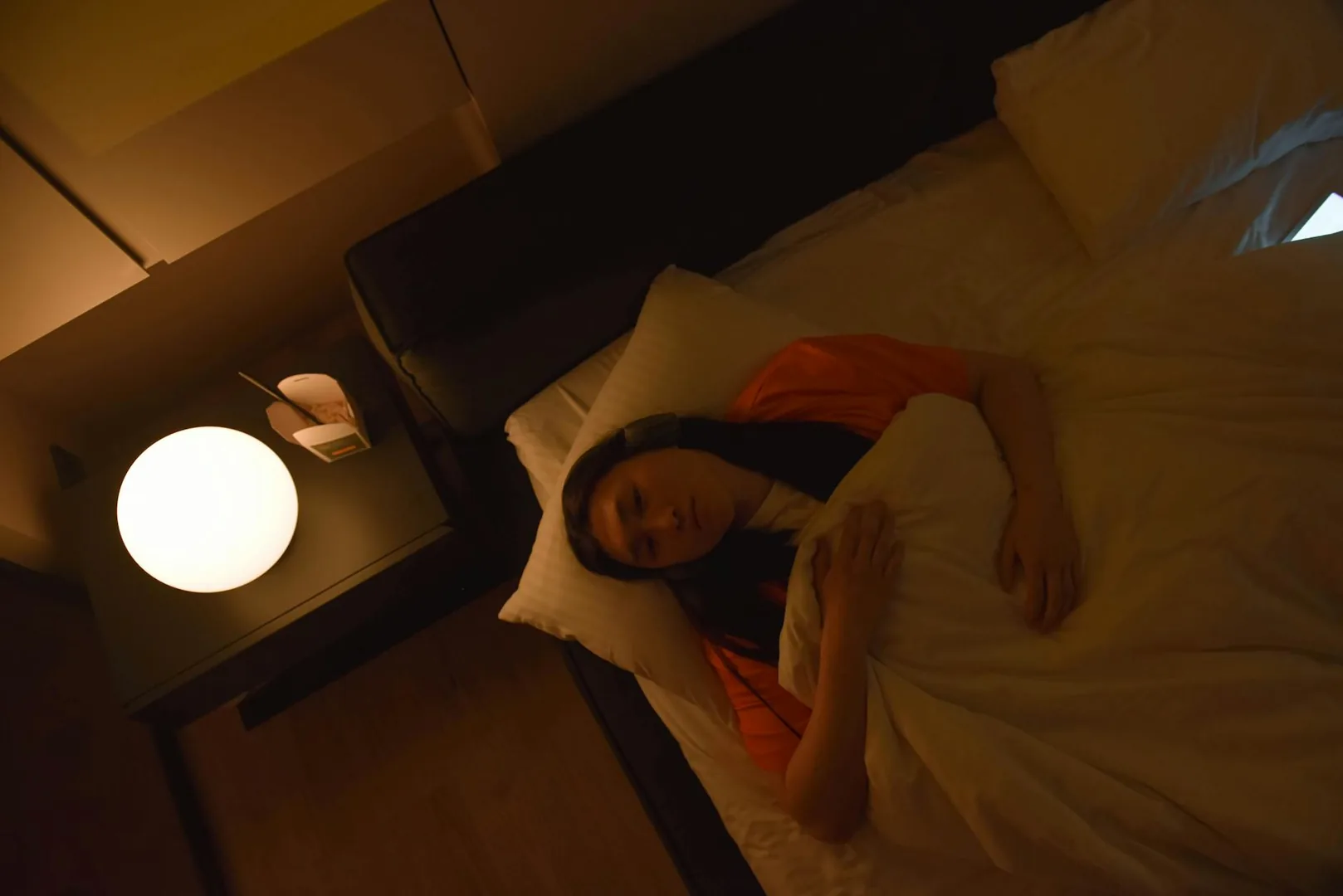 Anxiété nocturne : pourquoi l'angoisse s'intensifie la nuit et comment y remédier