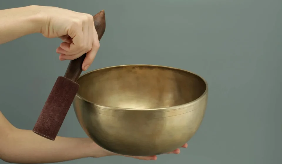 Bols tibétains et sonothérapie : bienfaits, séances et pratique