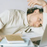 Burn-out professionnel : signes précoces, phases et chemin de récupération