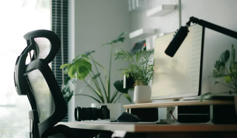 Ergonomie au bureau : réduire le stress physique du quotidien