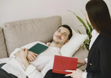 Hypnose ericksonienne : l'approche conversationnelle qui transforme sans forcer