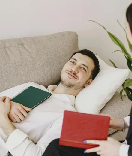 Hypnose ericksonienne : l'approche conversationnelle qui transforme sans forcer