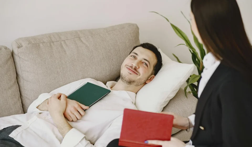 Hypnose ericksonienne : l'approche conversationnelle qui transforme sans forcer