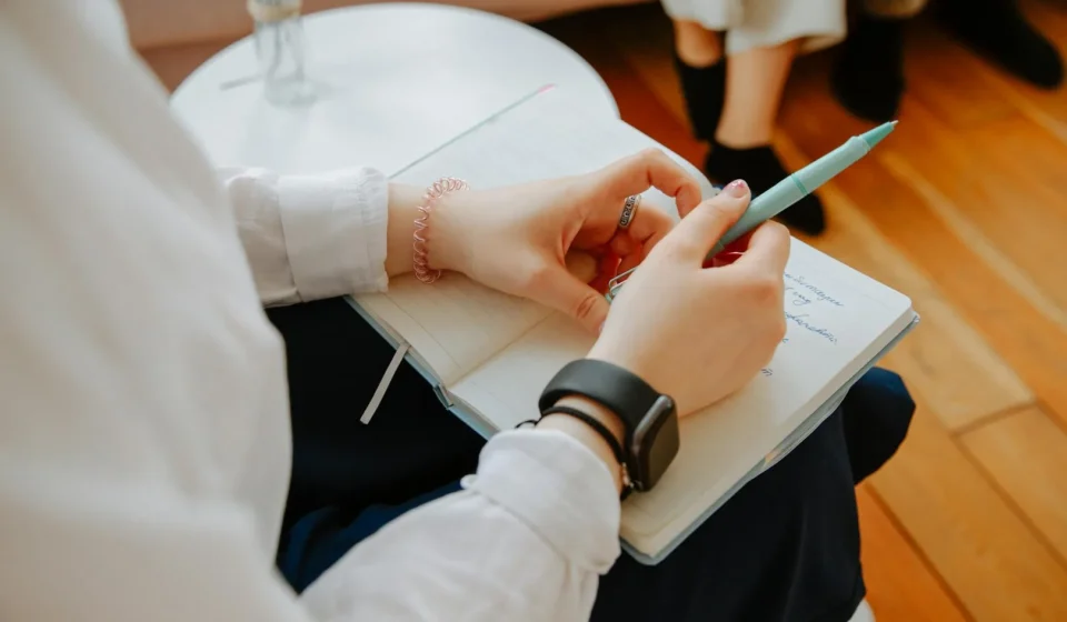 Journaling thérapeutique : l'écriture qui soigne l'anxiété et le stress