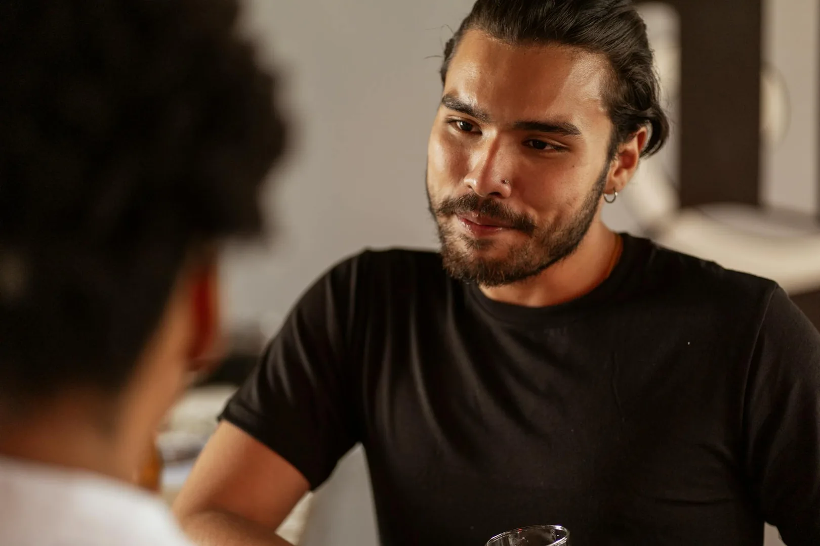 Méditer en couple : pratique à deux et bénéfices relationnels