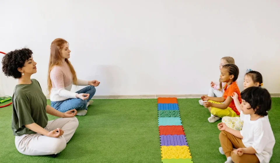 Méditation pour enfants : techniques adaptées par âge et bienfaits prouvés