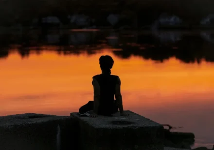 Méditation du matin : comment construire une routine qui tient
