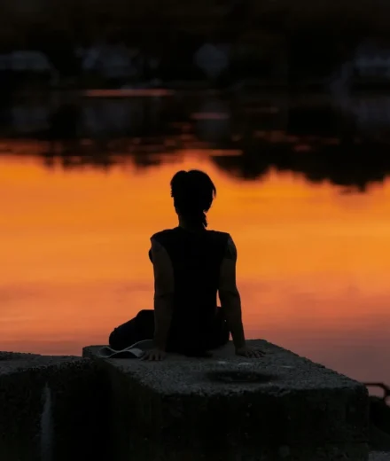 Méditation du matin : comment construire une routine qui tient