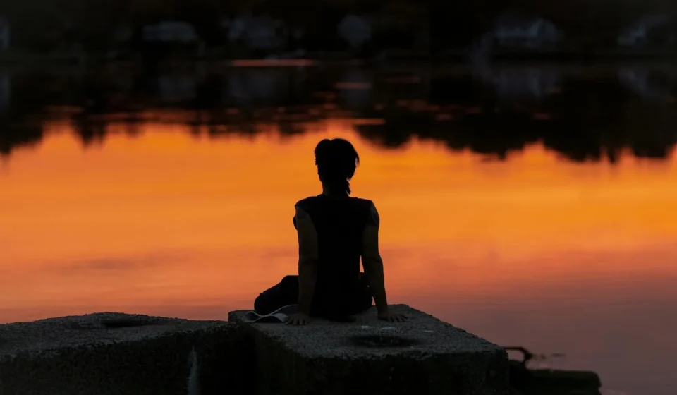 Méditation du matin : comment construire une routine qui tient