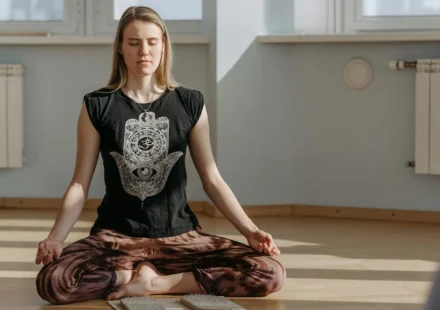 Méditation transcendantale : principes, technique et bienfaits