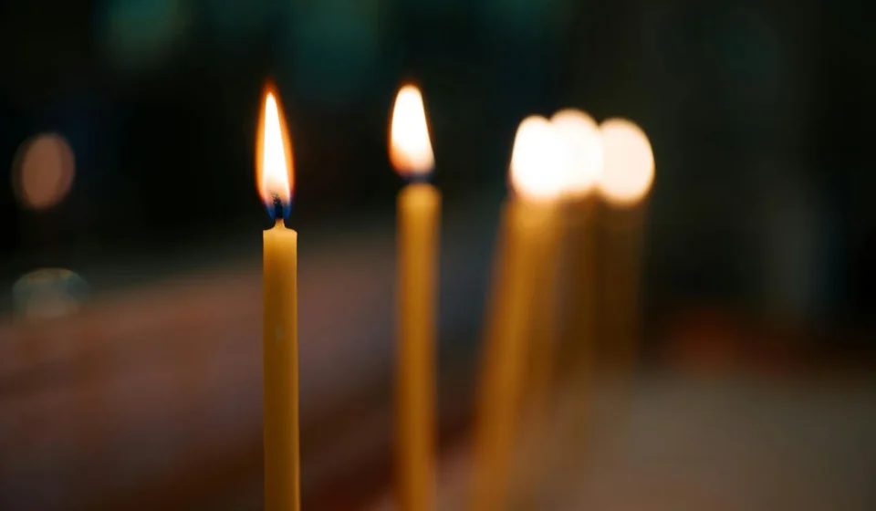 Méditation Trataka : la concentration sur une flamme expliquée
