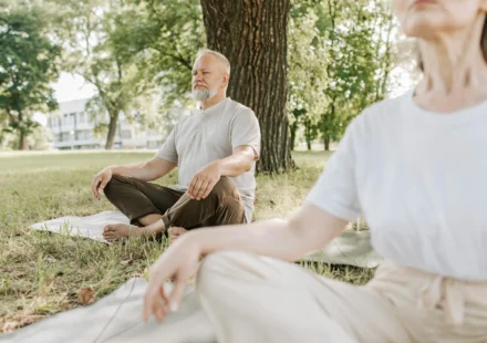 Méditation et vieillissement : ce que la science dit sur le cerveau qui médite Méditation et vieillissement : ce que la science dit sur le cerveau qui médite