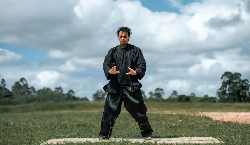 Qi Gong pour débutant : la pratique millénaire qui réduit le stress par le mouvement lent