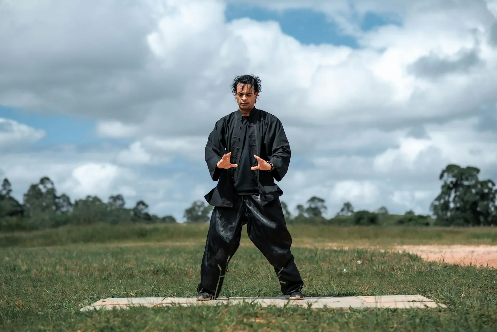 Qi Gong pour débutant : la pratique millénaire qui réduit le stress par le mouvement lent