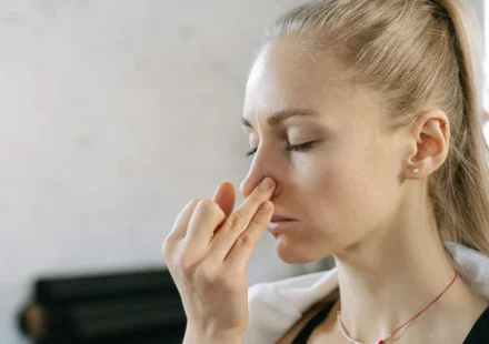 Respiration alternée (Nadi Shodhana) : technique et bienfaits Respiration alternée (Nadi Shodhana) : technique et bienfaits