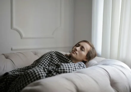 Sieste et power nap : la science du sommeil court qui restaure le cerveau Sieste et power nap : la science du sommeil court qui restaure le cerveau
