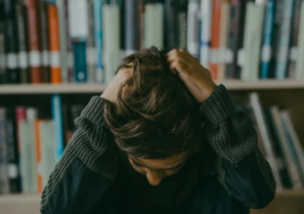 Sophrologie pour enfants et ados : gérer le stress scolaire et l'anxiété