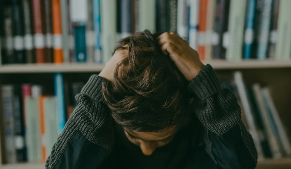 Sophrologie pour enfants et ados : gérer le stress scolaire et l'anxiété
