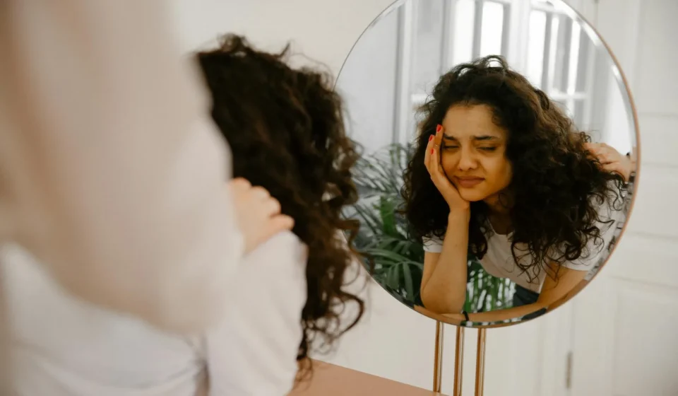Syndrome de l'imposteur : comprendre et dépasser la peur d'être démasqué