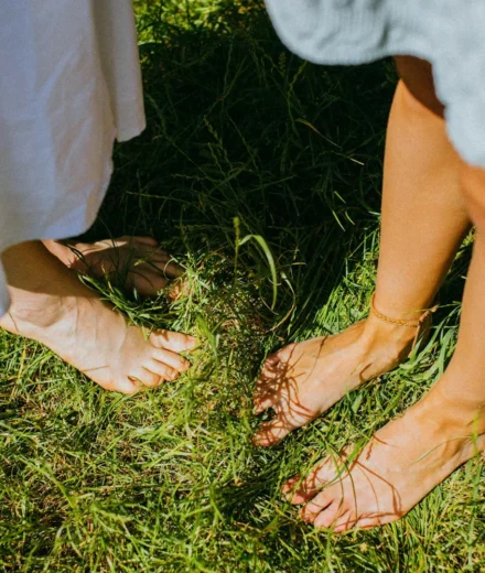 Techniques d'ancrage (grounding) : interrompre une crise d'anxiété en quelques minutes