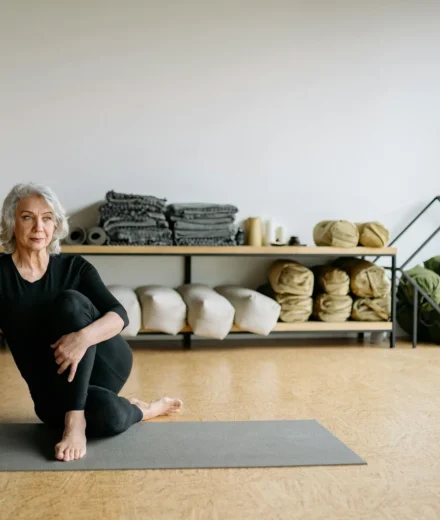 Yoga restauratif : la pratique du relâchement profond pour le système nerveux